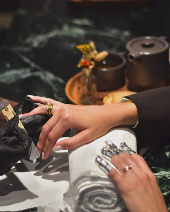 Acreditamos que unhas verdadeiramente bonitas começam com saúde .